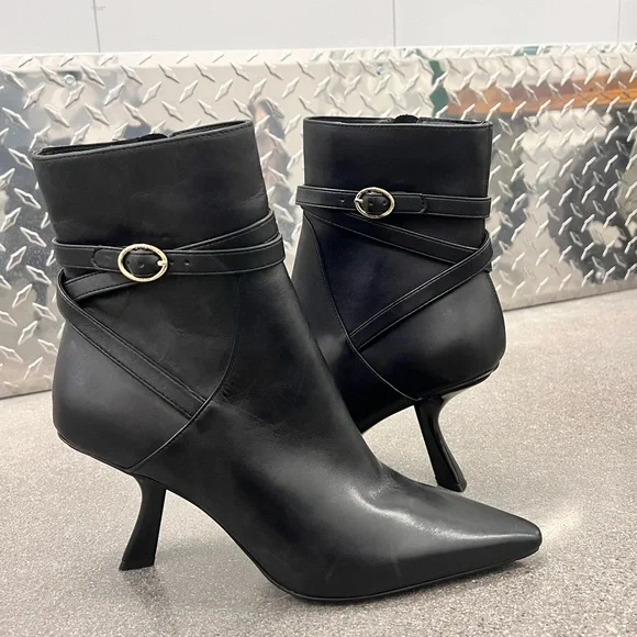 NWOB $169 Karl Lagerfeld “Karly” Heeled Ankle Boots - Picture 2 of 7